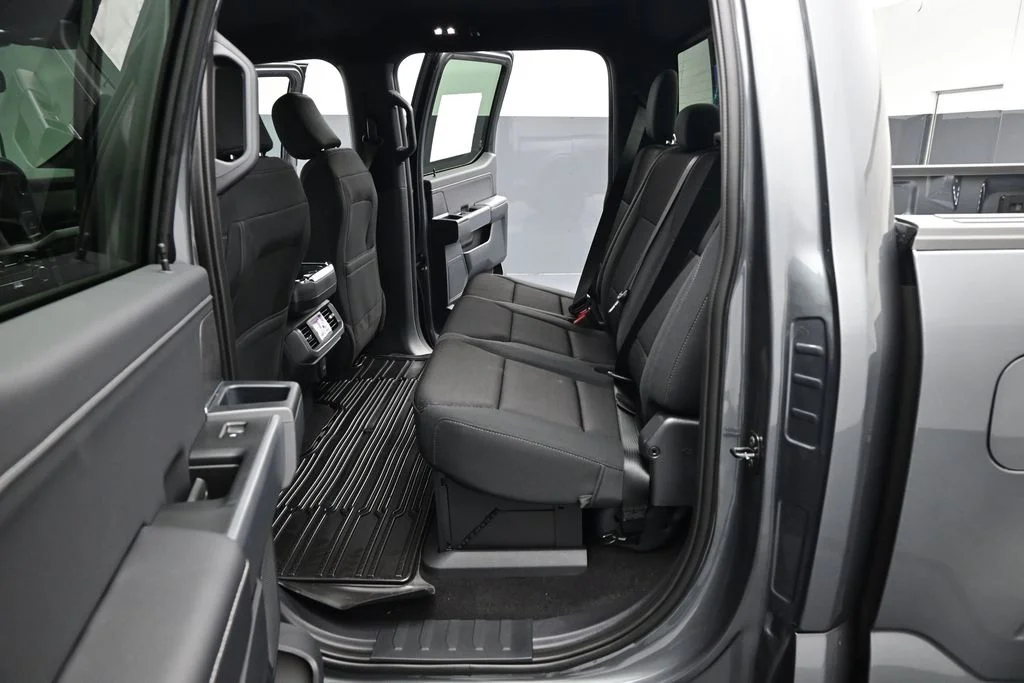 New 2026 Carbonized Gray Metallic Ford XLT image 19