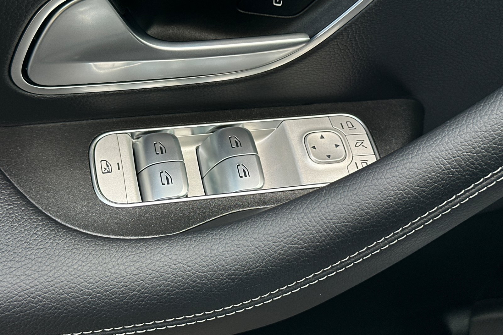 Certified Used 2026 White Mercedes-Benz GLE 350 image 25