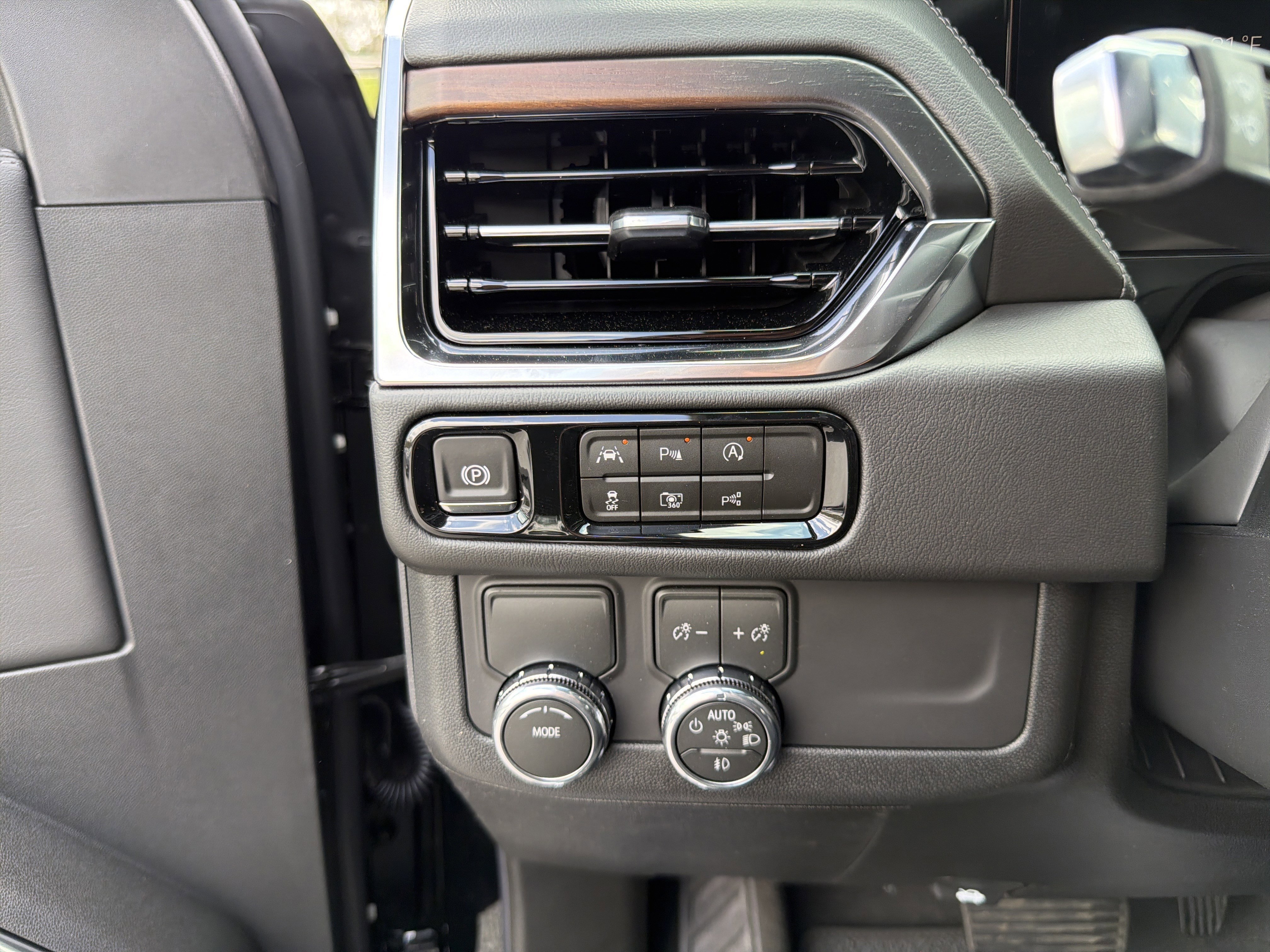 2026 GMC Yukon XL Denali - Photo 36