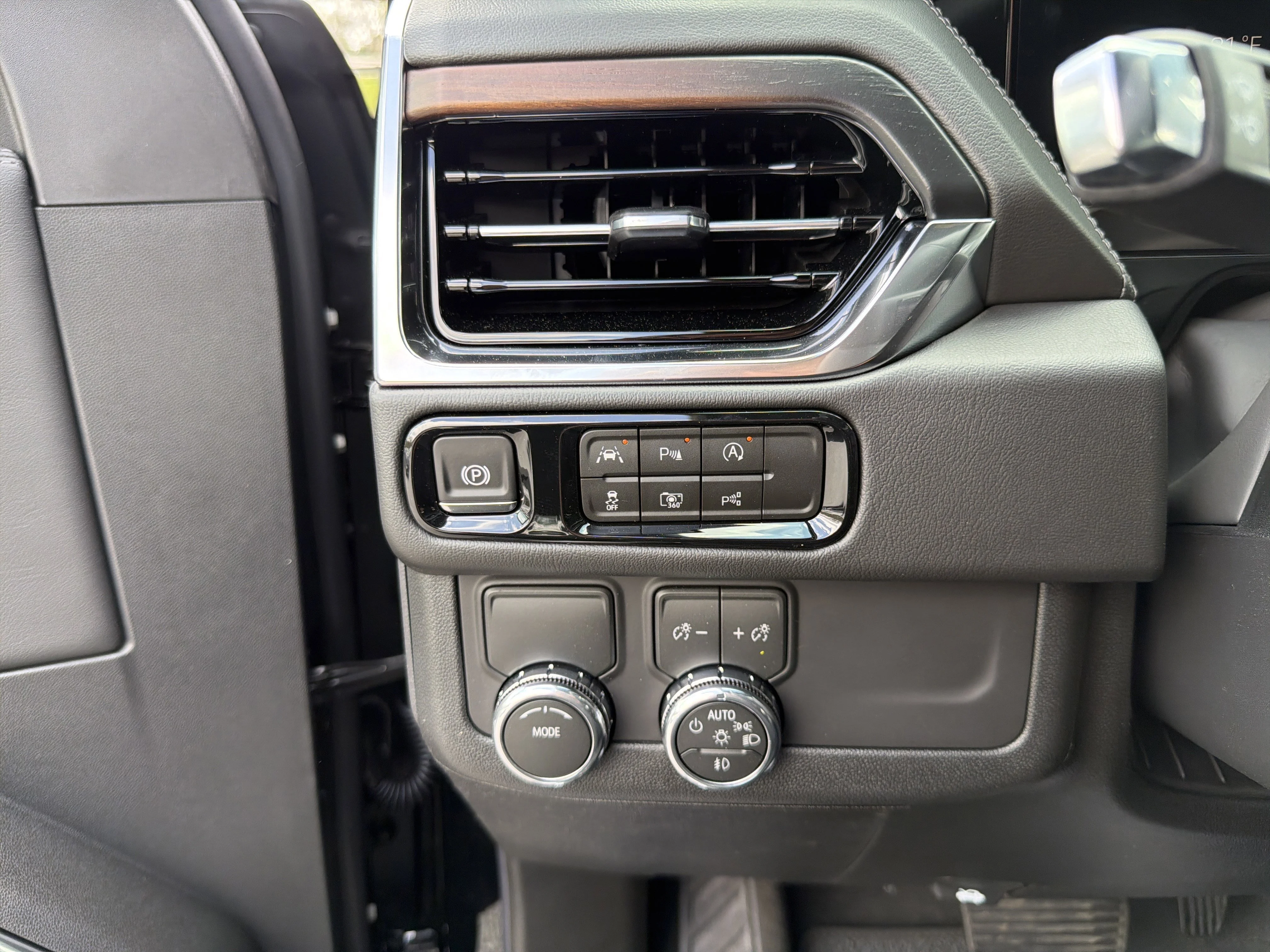 2026 GMC Yukon XL Denali - Photo 36