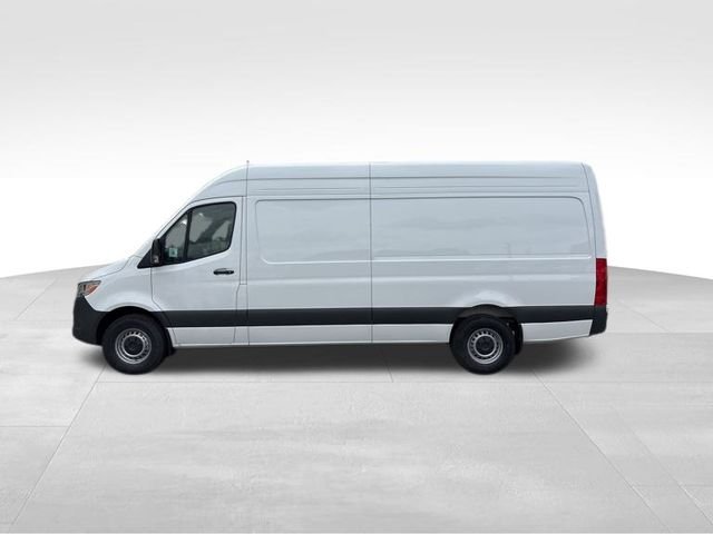 New 2025  Mercedes-Benz Cargo 170 WB image 3