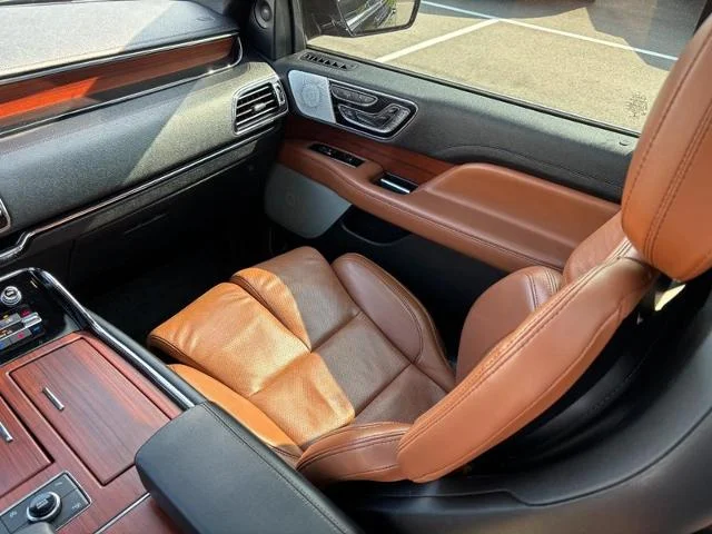 Used 2021 Black Lincoln  image 15
