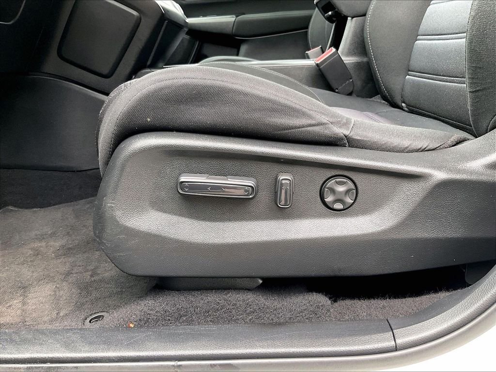 Used 2018 White Honda EX image 27