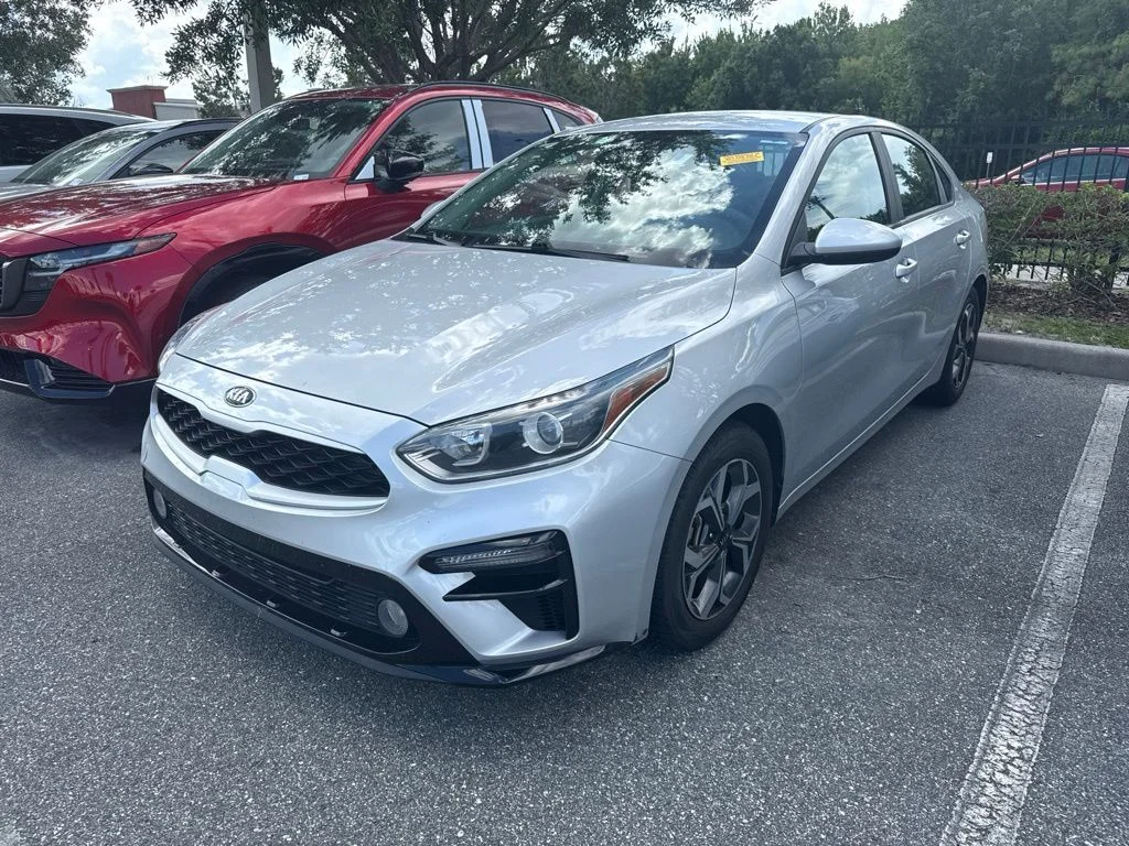 Used 2021 Silver Kia LXS image 2