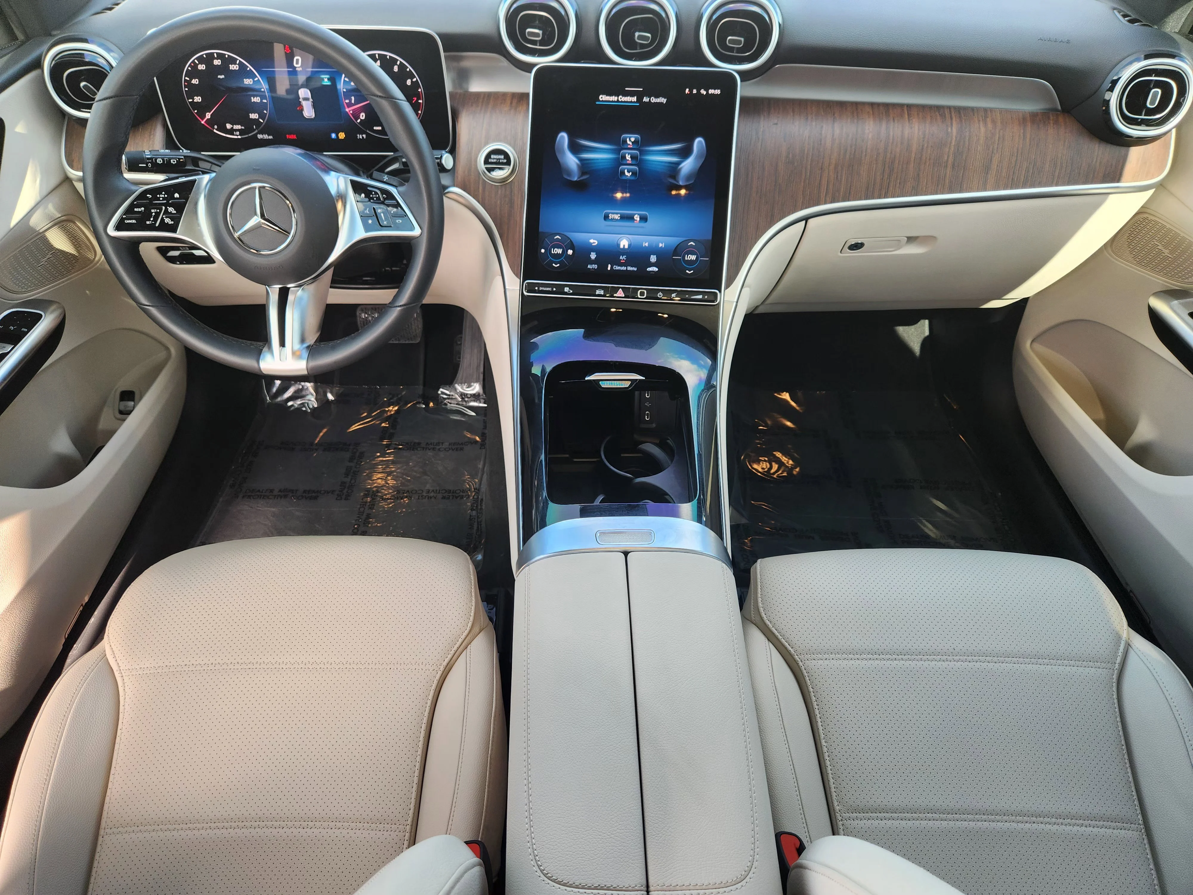 Used 2025  Mercedes-Benz GLC 300 Base image 26