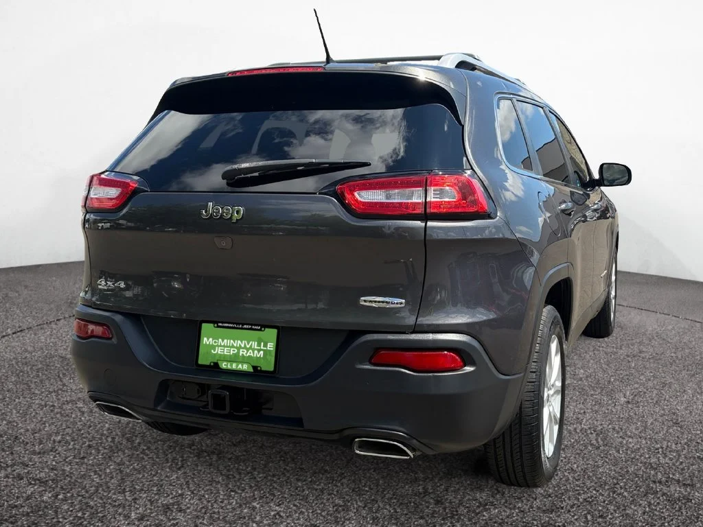 Used 2015 Gray Jeep Latitude image 5