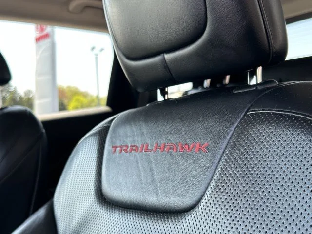 Used 2020 Beige Jeep Trailhawk image 38