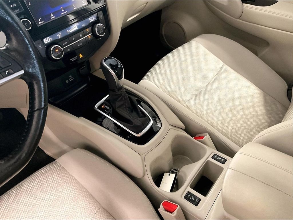 Used 2022 White Nissan SV image 20