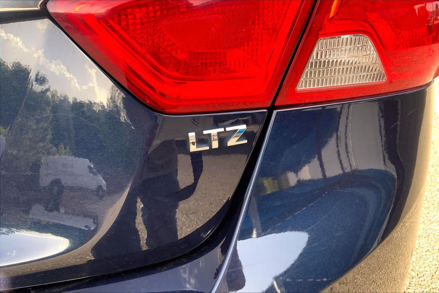 Used 2015 Blue Velvet Metallic Chevrolet LTZ image 10