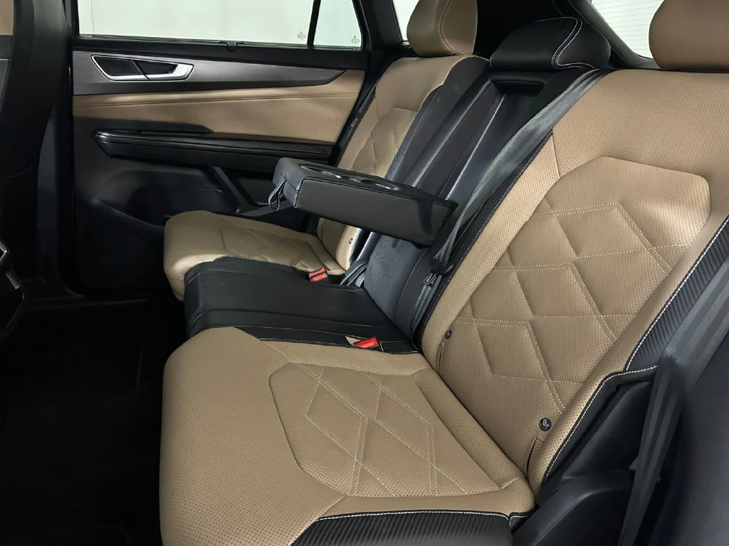 Used 2024  Volkswagen 2.0T SE w/Technology image 17