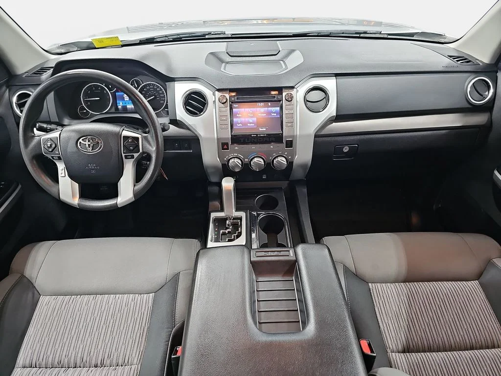 Used 2014 Silver Toyota SR5 image 10