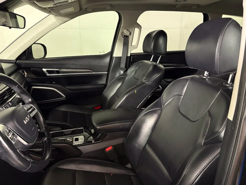 Used 2022 Black Kia S image 17