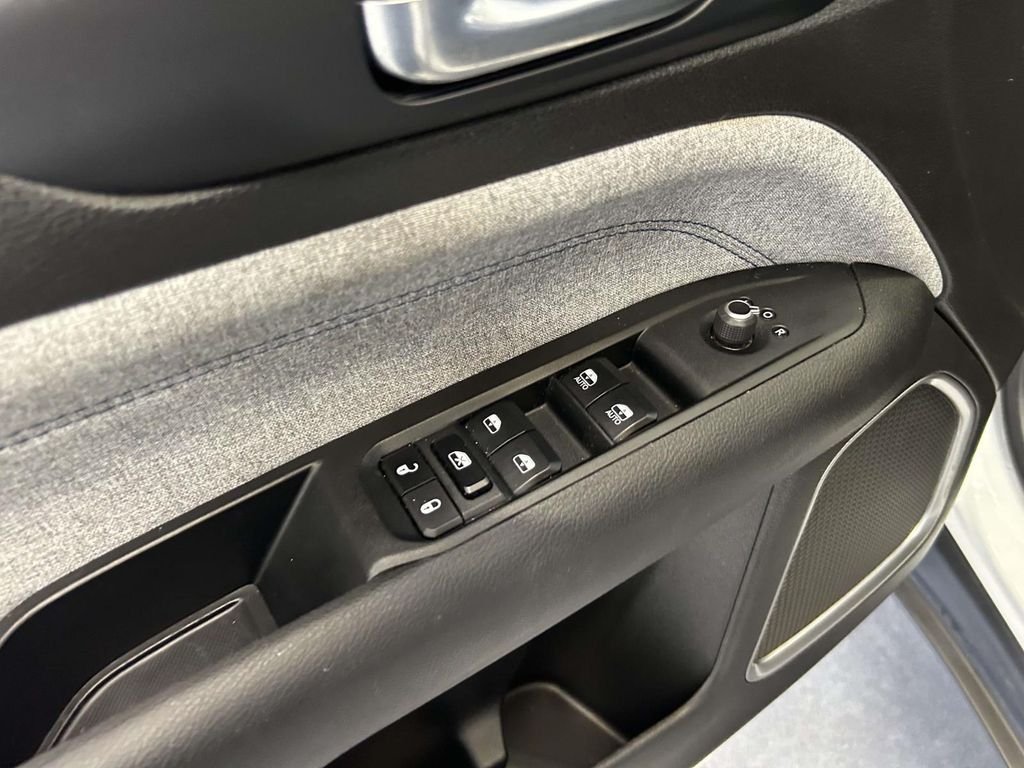 Used 2024 White Jeep Latitude image 16