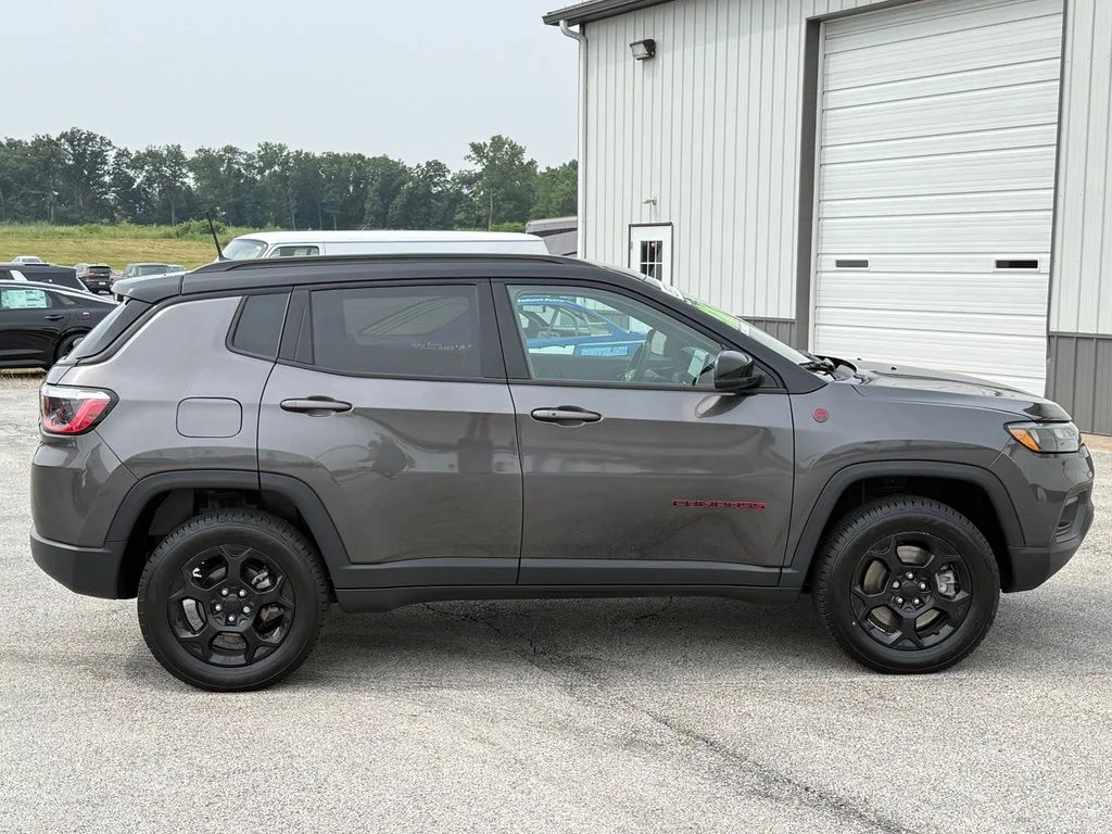 Used 2024  Jeep Trailhawk image 9