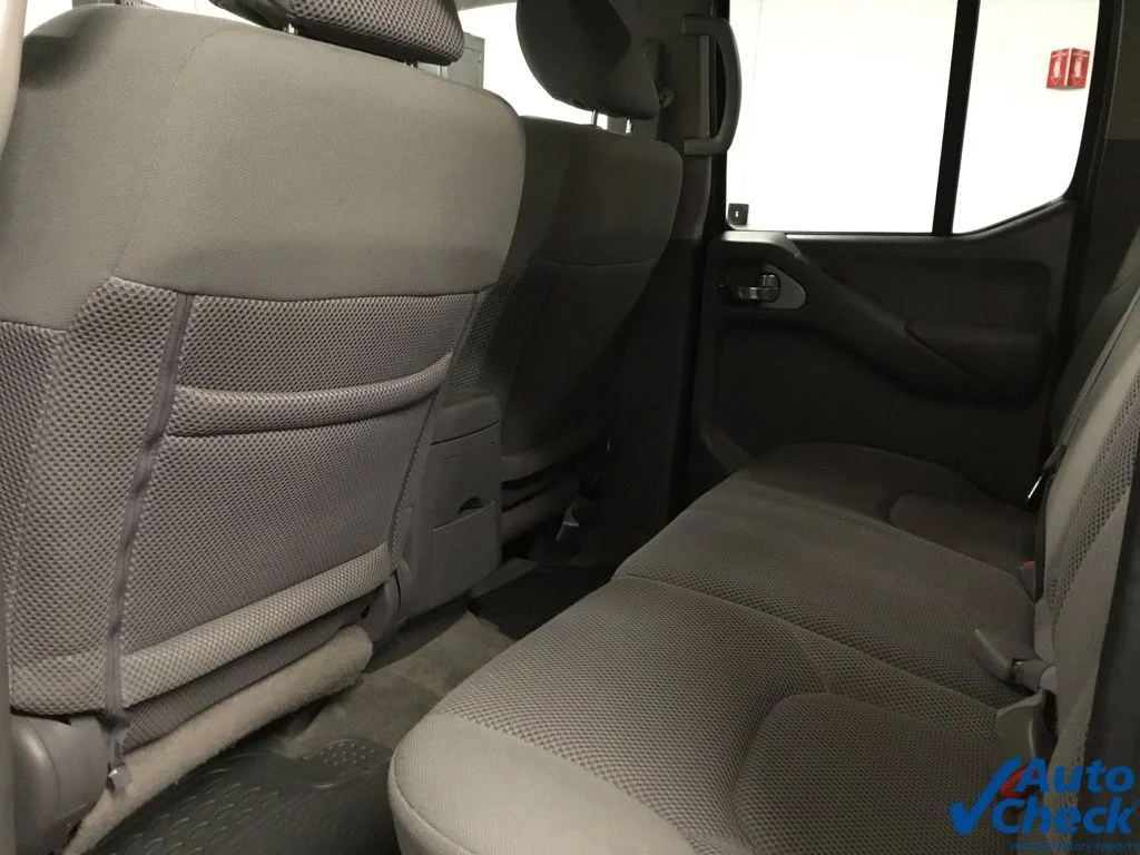 Used 2015 Silver Nissan SV image 27