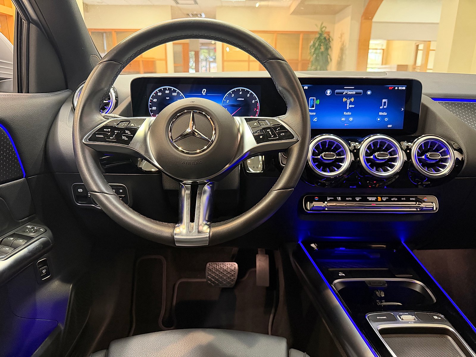 Certified Used 2025 Cirrus Silver Metallic Mercedes-Benz 4MATIC® image 13