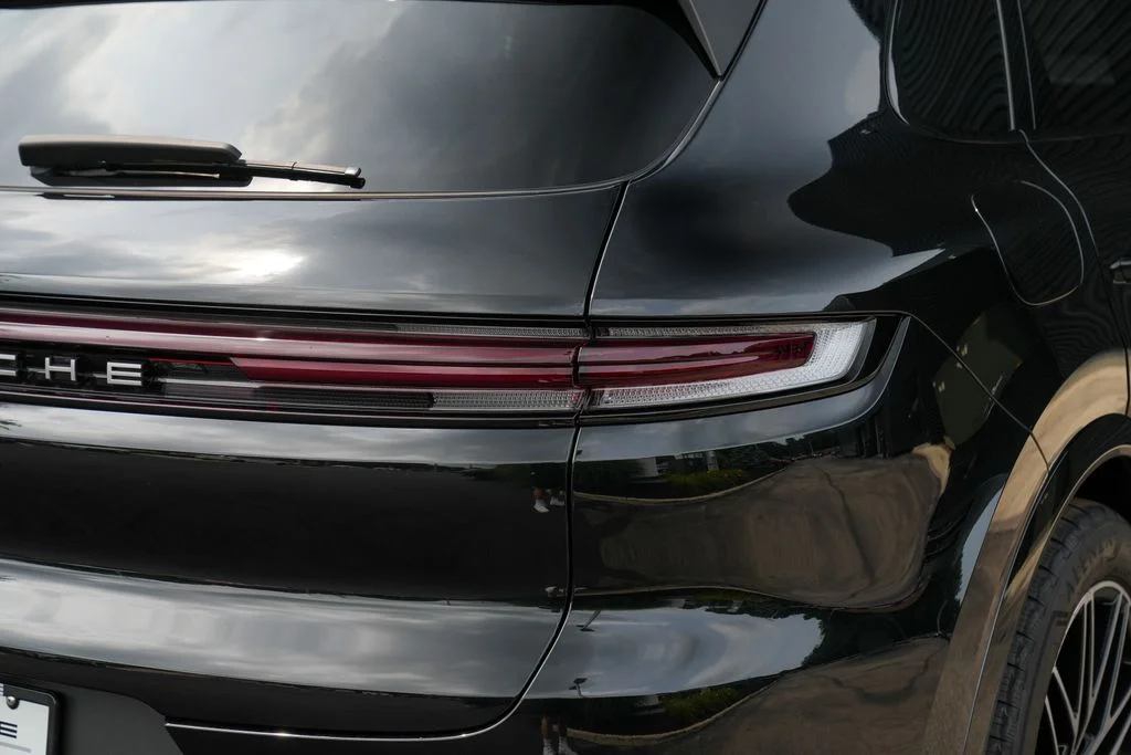 Certified Used 2025  Porsche Base image 16