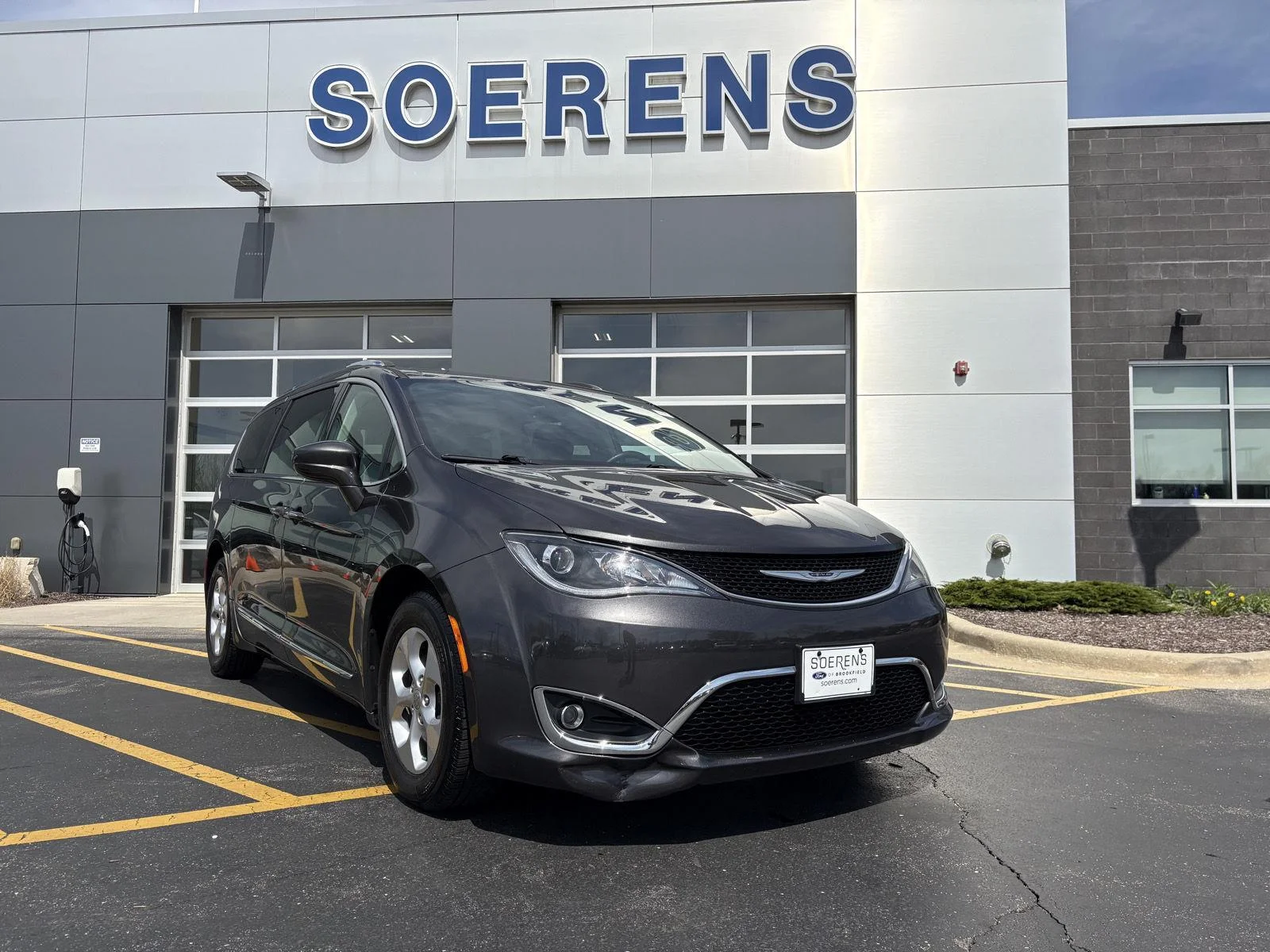 2018 Chrysler Pacifica Touring L Plus's photo