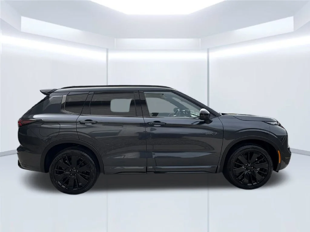 New 2026 Gray Mitsubishi SEL image 7