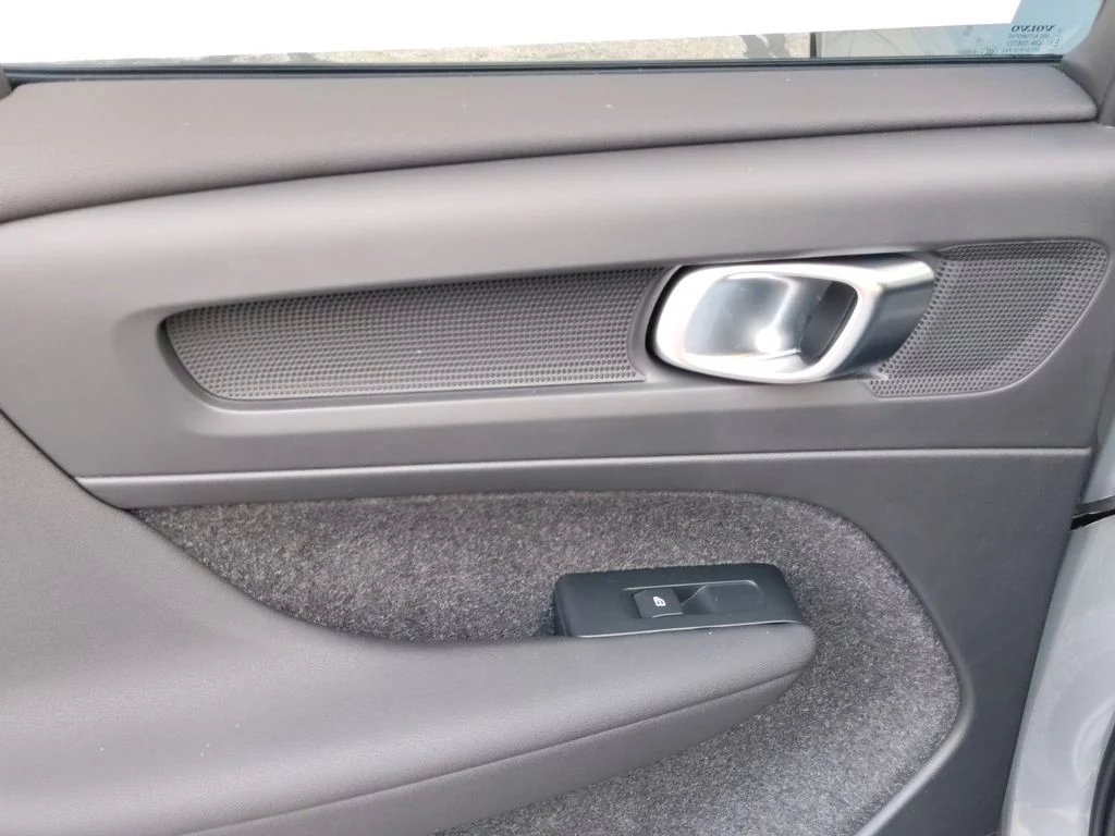 2026 Volvo XC40 Plus - Photo 23