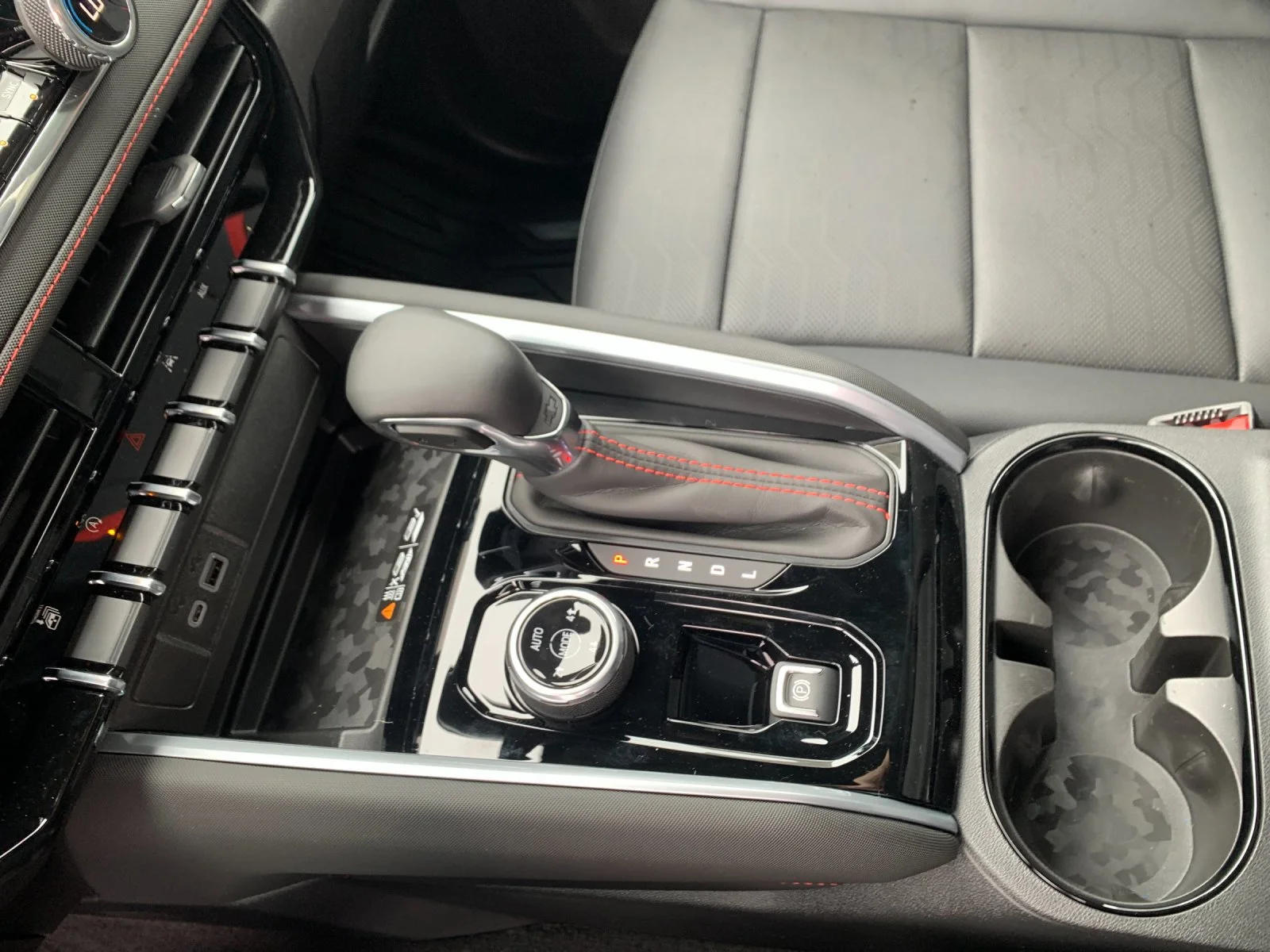 2026 Chevrolet Colorado Z71 - Photo 23