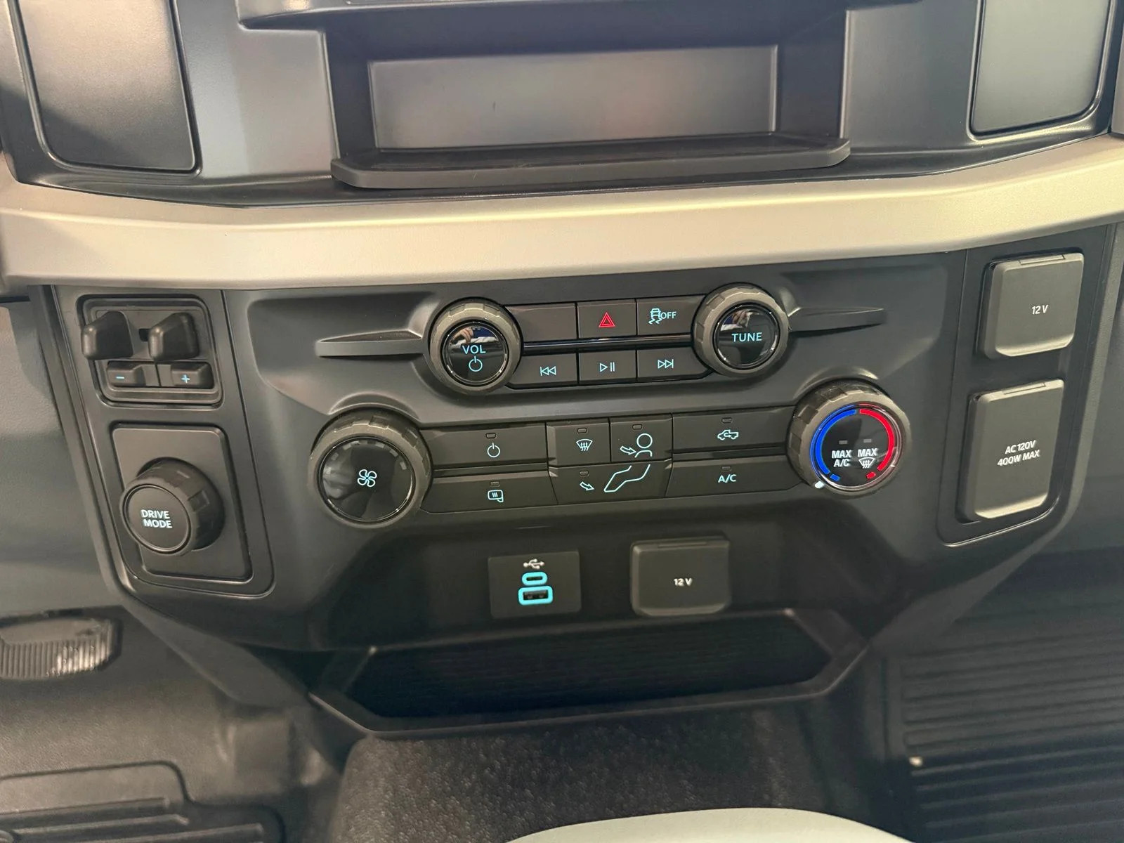 2025 Ford F-550 Super Duty Chassis Cab XL - Photo 17