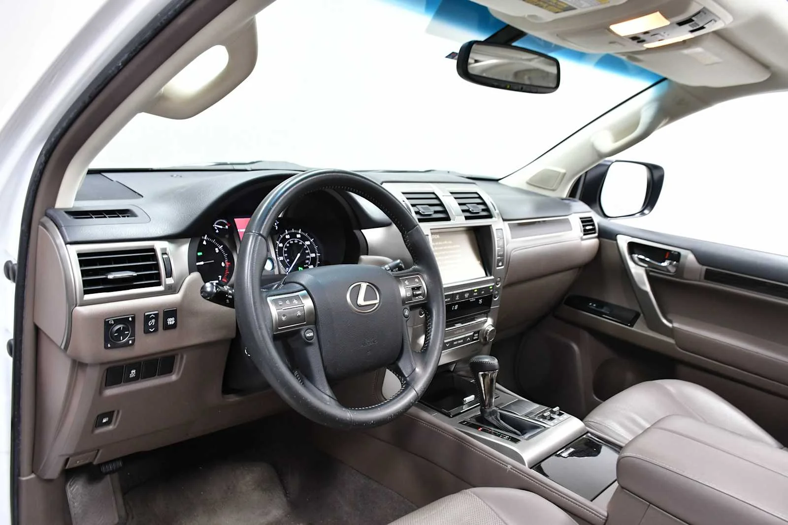 Used 2018 Starfire Pearl Lexus  image 17