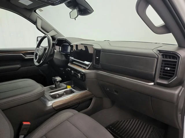 Used 2025 White Chevrolet RST image 41