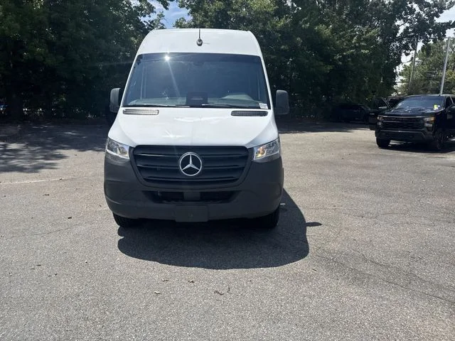 Used 2025 White Mercedes-Benz Cargo 144 WB image 2