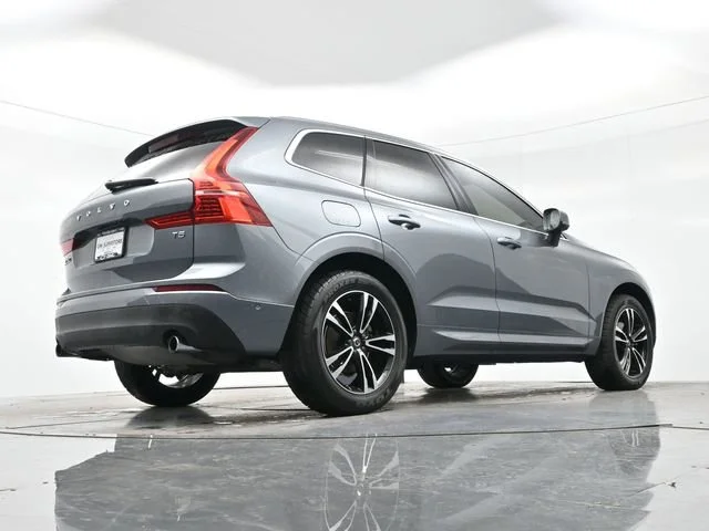 Used 2019 Grey Volvo Momentum image 32