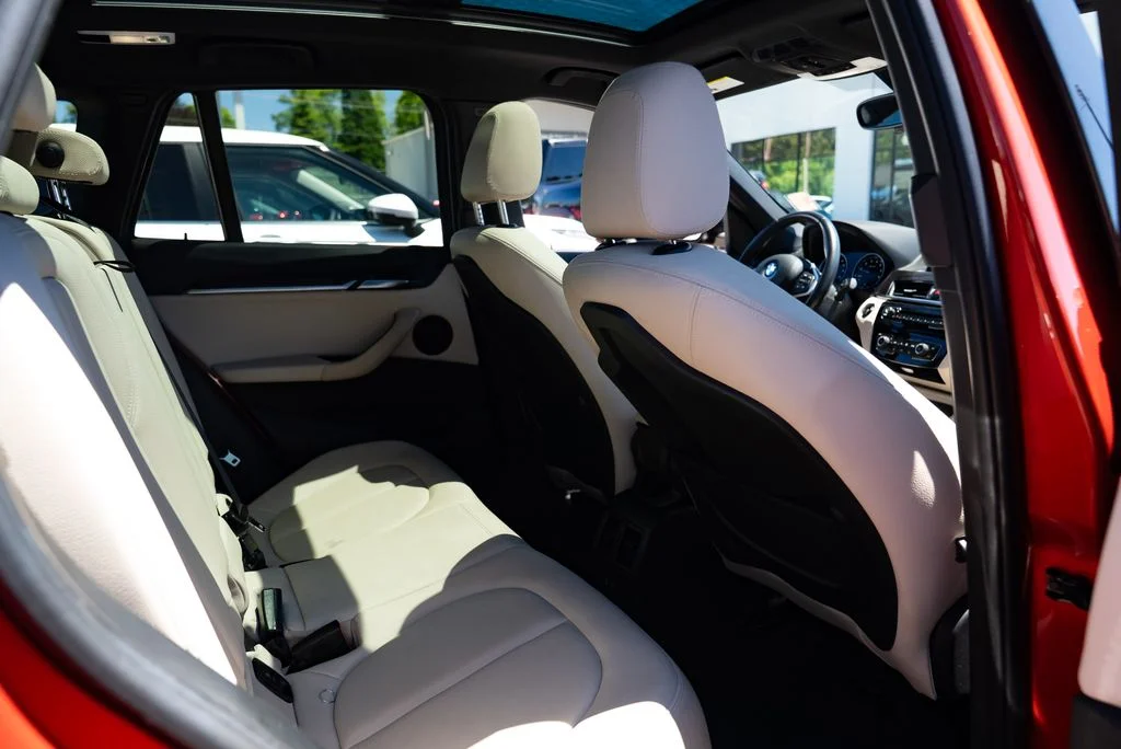 Used 2018 Orange BMW xDrive28i image 24