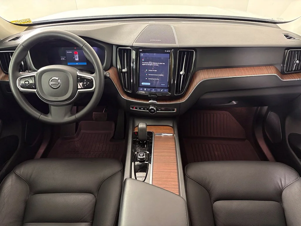 Used 2024 White Volvo T8 Plus Dark Theme image 32