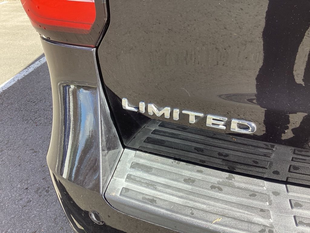Used 2022 Black Ford Limited image 13