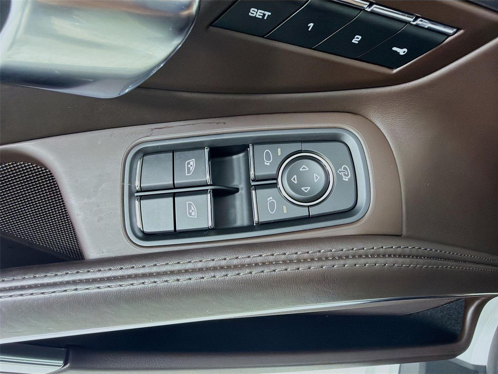 Used 2022  Porsche  image 8