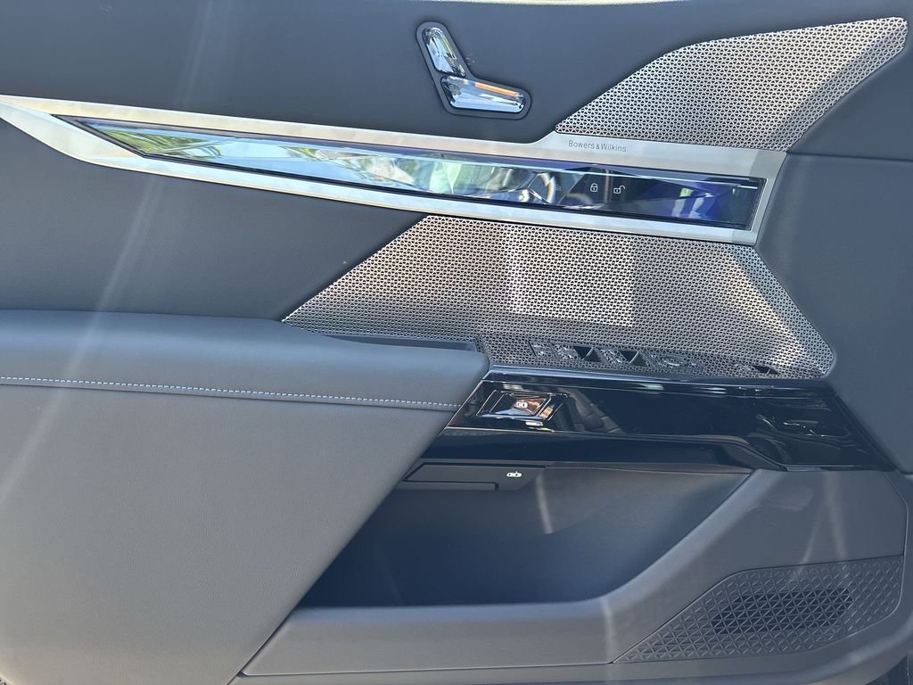 New 2026 Carbon Black Metallic BMW 750e xDrive image 15