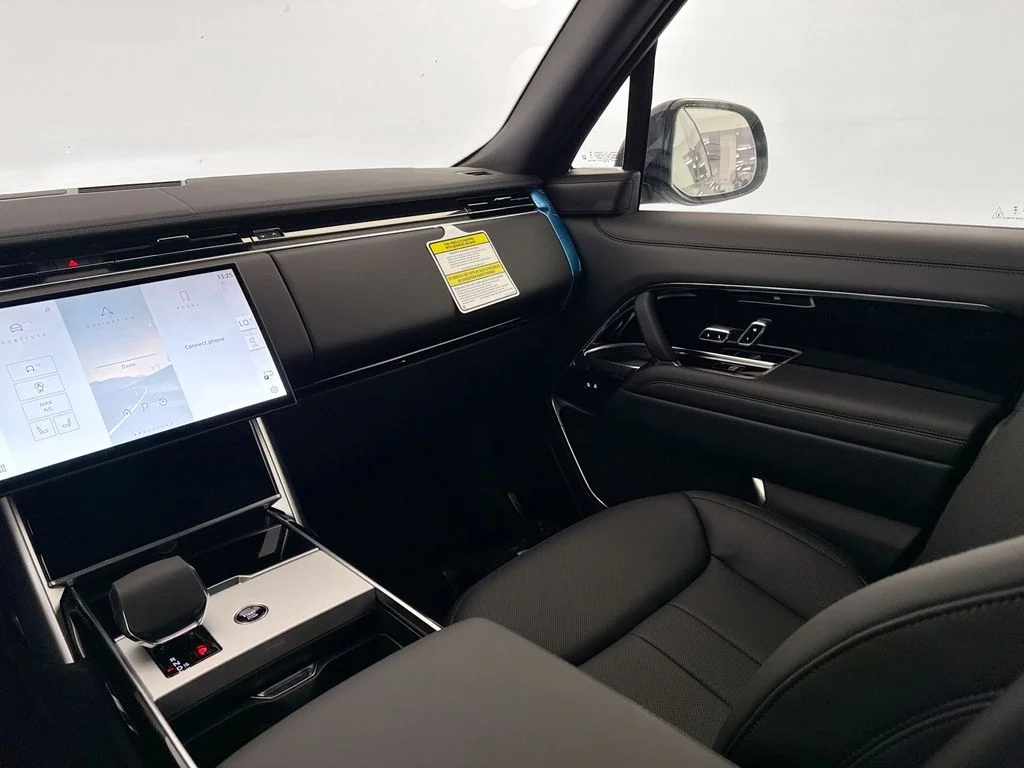 New 2026 Eiger Grey Land Rover SE image 24