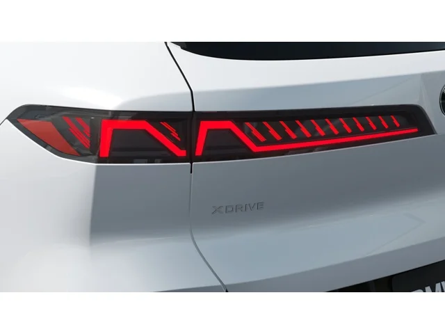 New 2027 Mineral White Metallic BMW 40 xDrive image 8