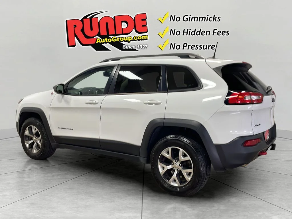 Used 2016 Bright White Clearcoat Jeep Trailhawk image 4