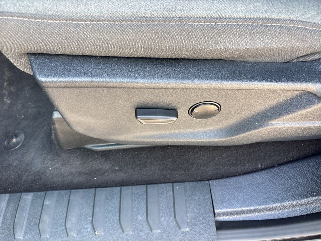 Certified Used 2025 Silver Ford XLT image 26
