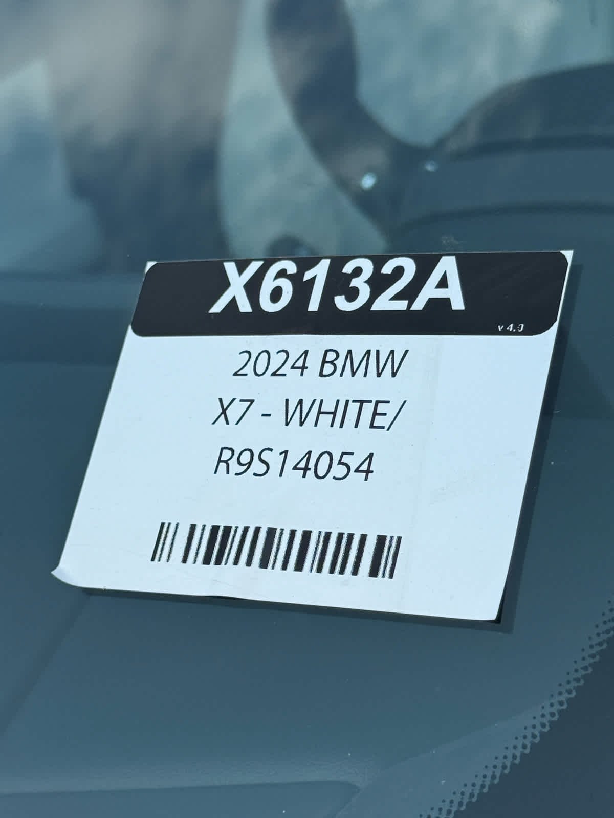 Certified Used 2024 Mineral White Metallic BMW xDrive40i image 29