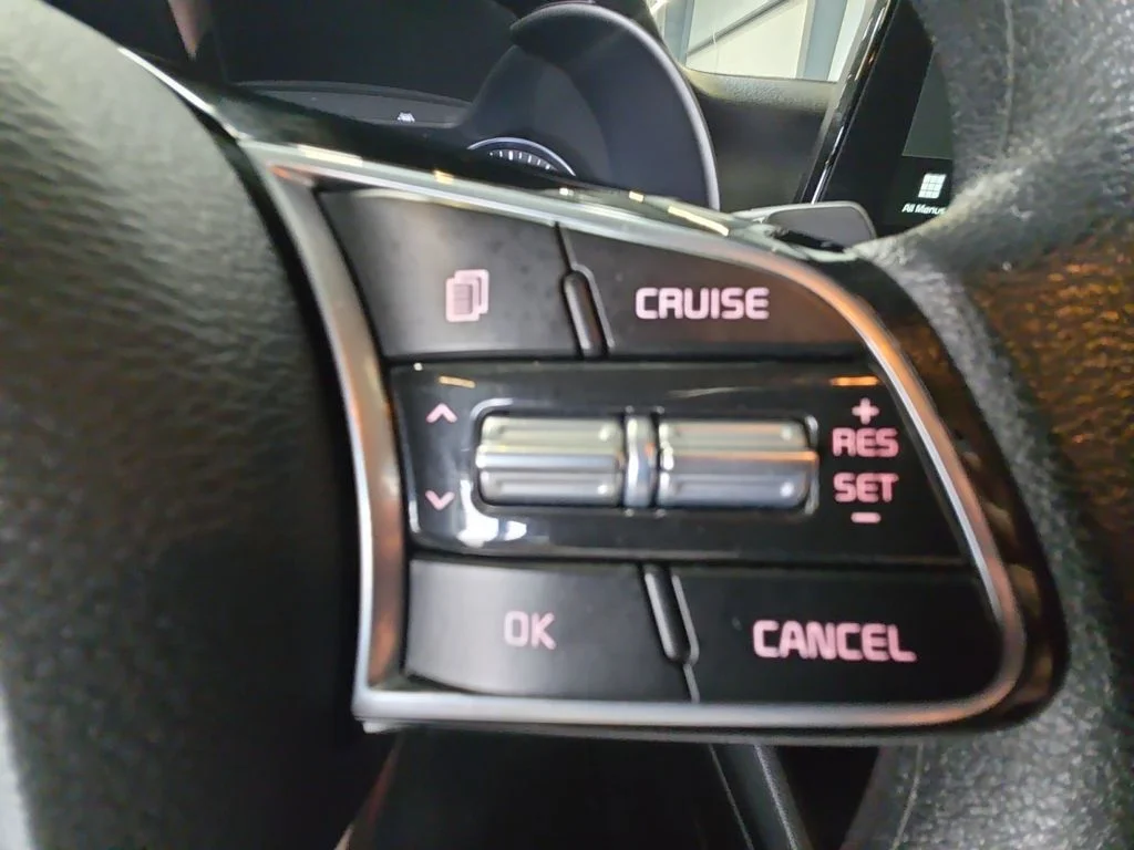 Used 2021 White Kia FE image 19