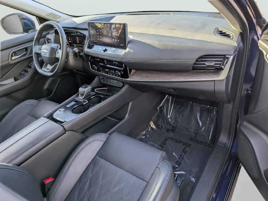 Used 2025 Blue Nissan Platinum image 12