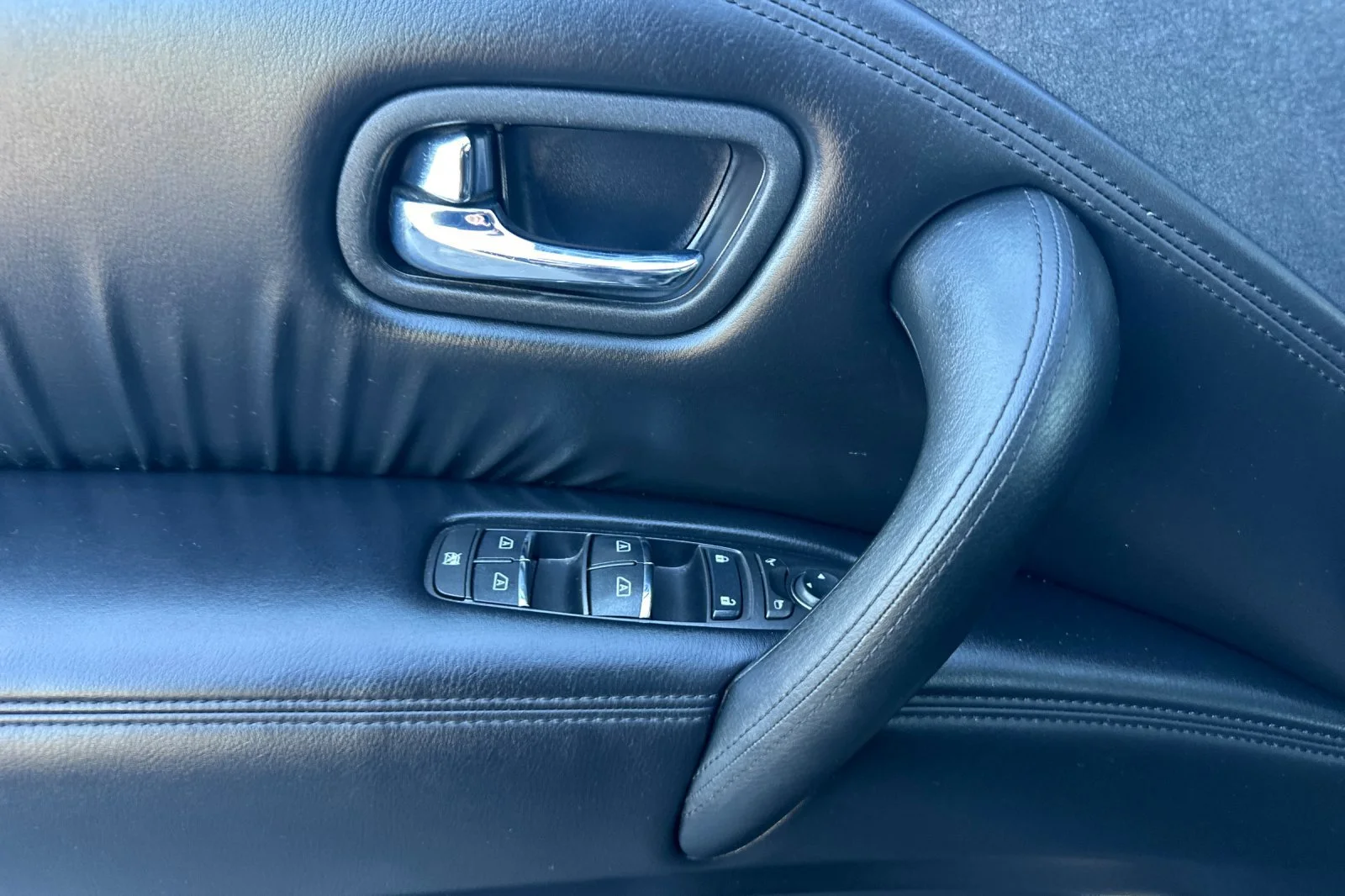 Certified Used 2024 Gun Metallic Nissan SV image 11