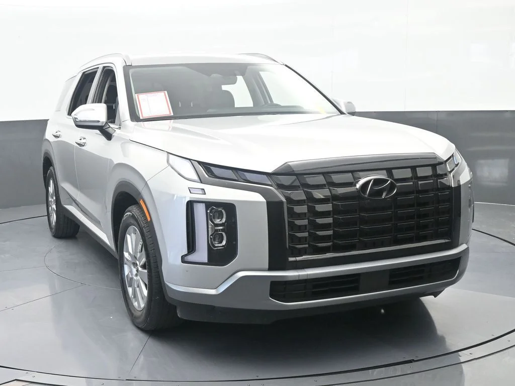 Used 2025 Typhoon Silver Hyundai SEL image 8