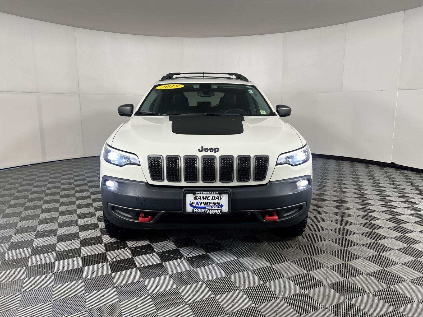 Used 2019 Pearl White Jeep Trailhawk Elite image 5