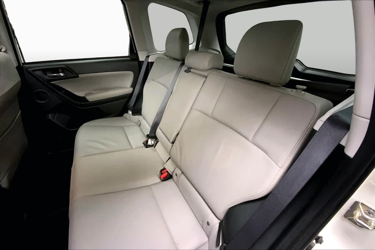 Used 2018 Crystal White Pearl Subaru Limited image 21