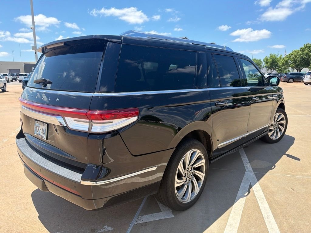 Used 2022 Black Lincoln Reserve image 4