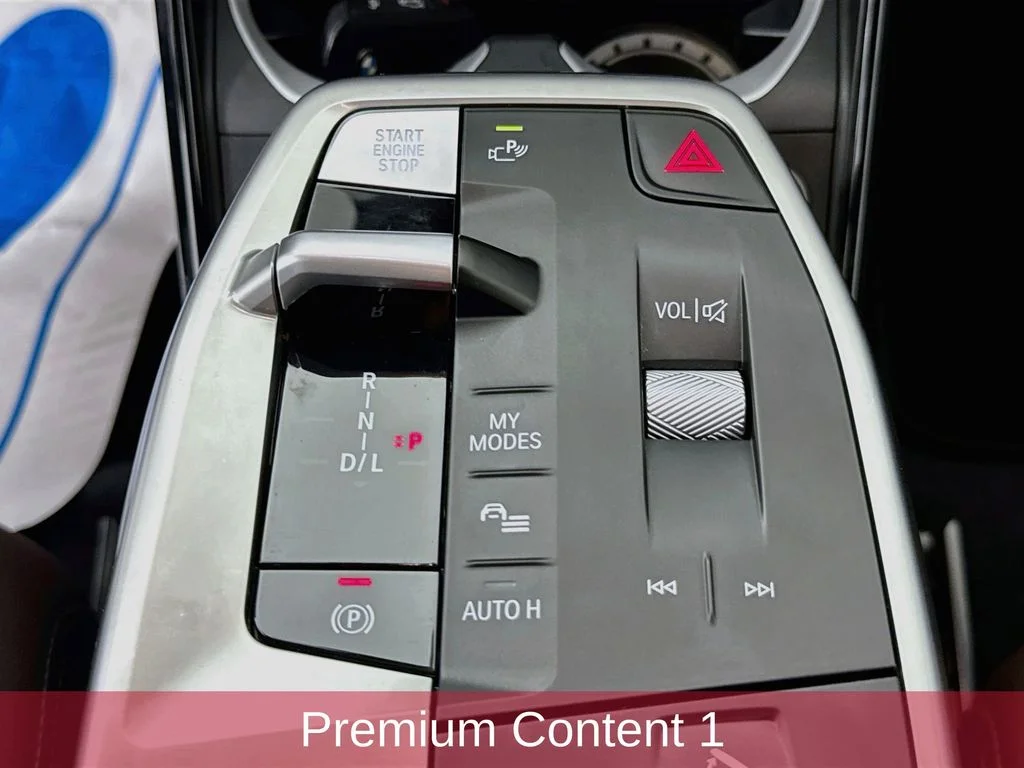 Used 2025 White BMW xDrive28i image 21