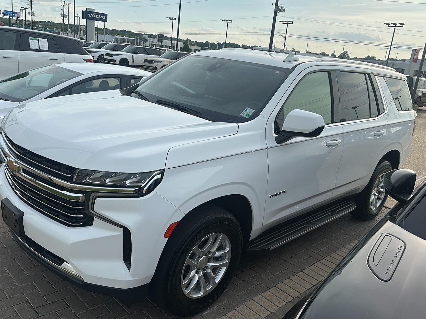 Used 2023 Summit White GMC SLE image 1
