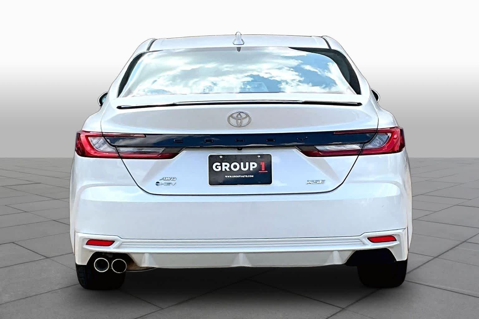 Used 2025 Wind Chill Pearl Toyota XSE image 5